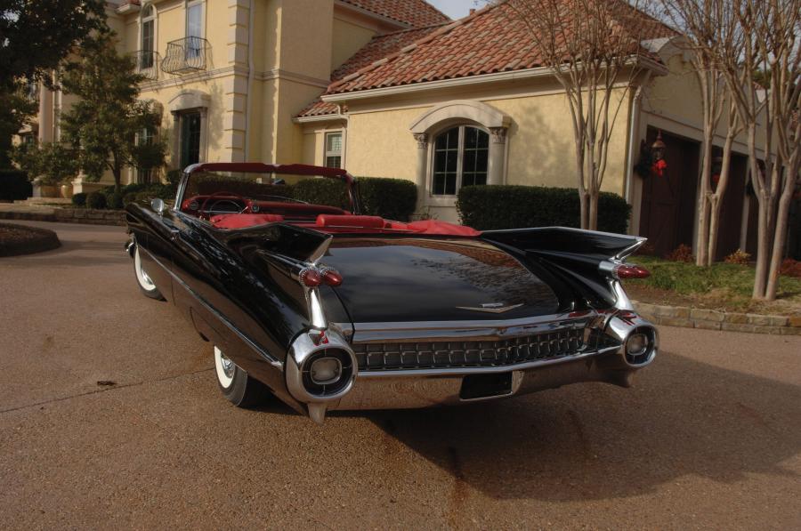  Cadillac Series 62 Convertible 1959 года  (фото 9 из 30)